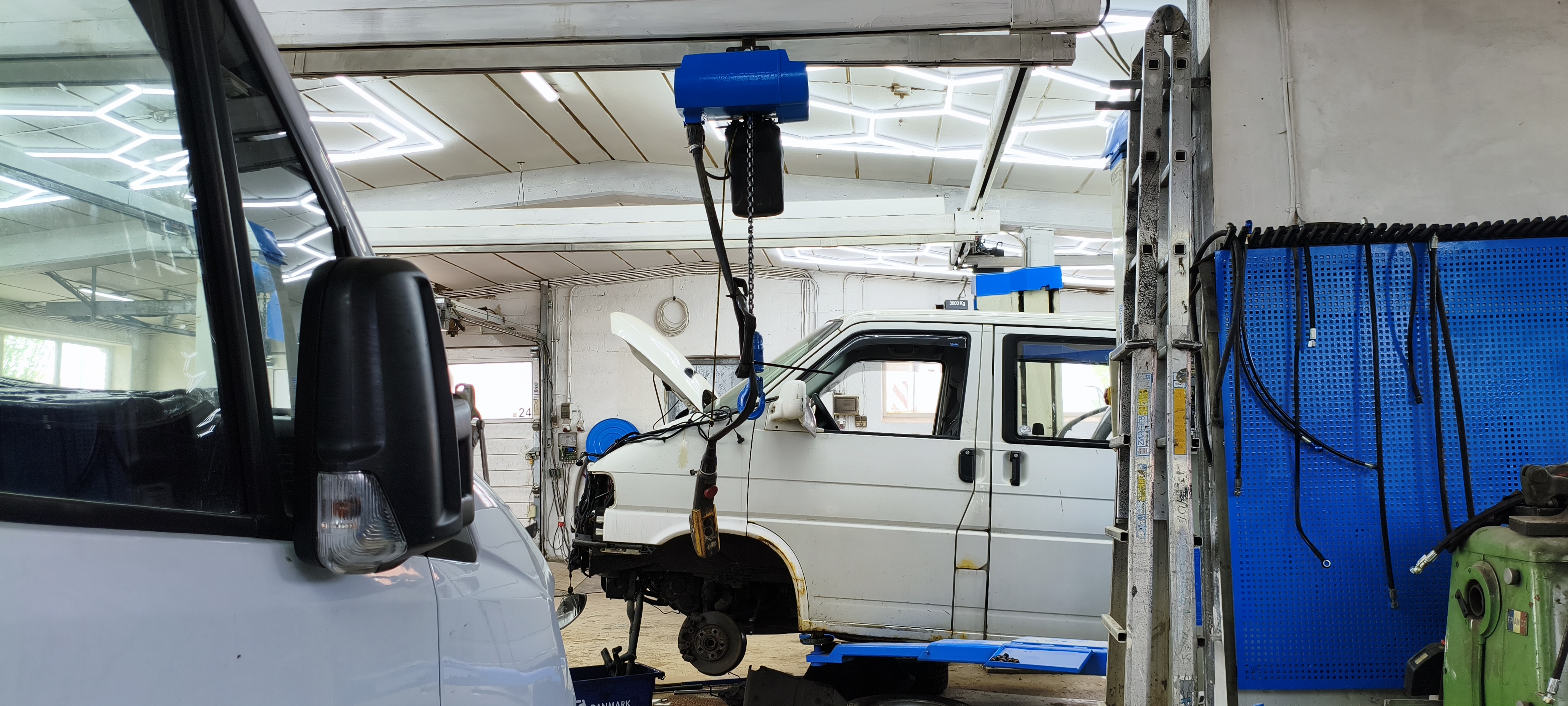 CPH Truck- & Liftcenter — erfarne mekanikere og teknikere