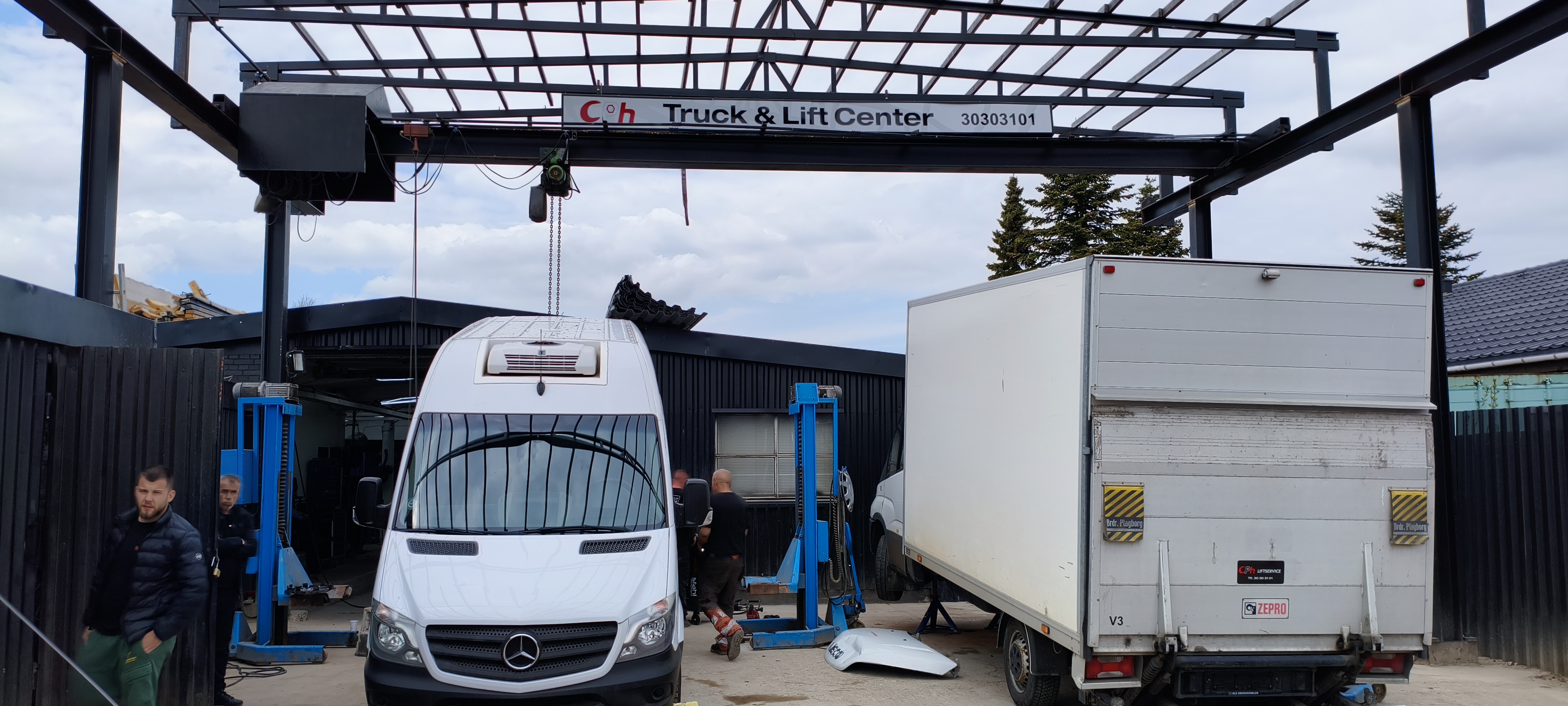 CPH Truck- & Liftcenter — indgang til professionelt autoværksted